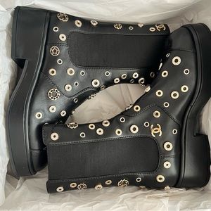 CHANEL Interlocking CC Chelsea Logo Boots